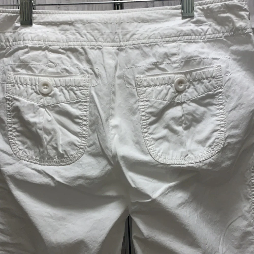 SO ware it declare it, white capris - Picture 3 of 8